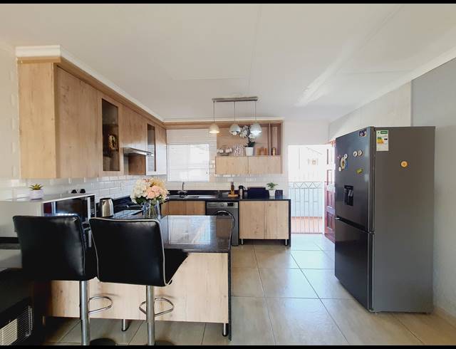 2 BEDROOM APARTMENT FOR SALE IN OAKDENE